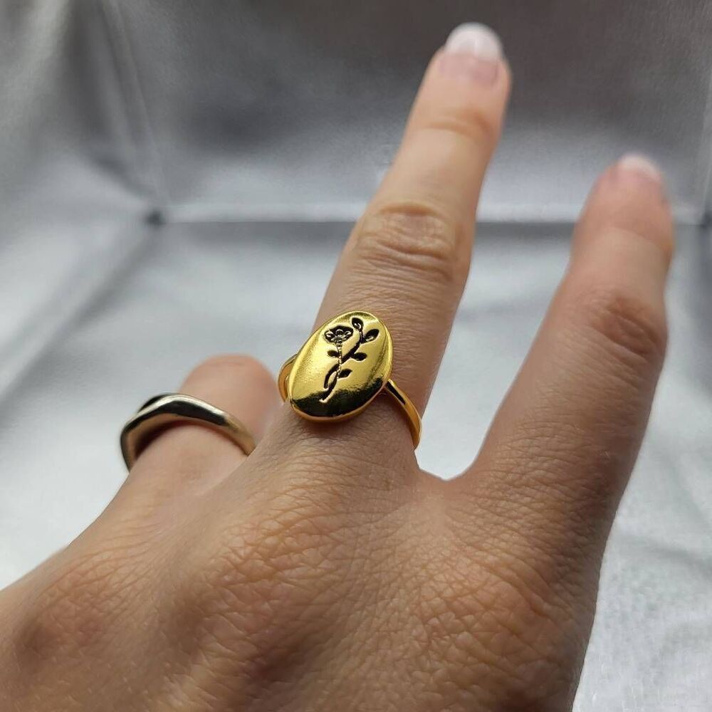 NWOT Cute Floral Gold Costume Ring - size 8